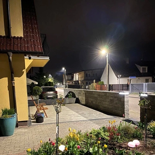 Widok na dom z ulicy